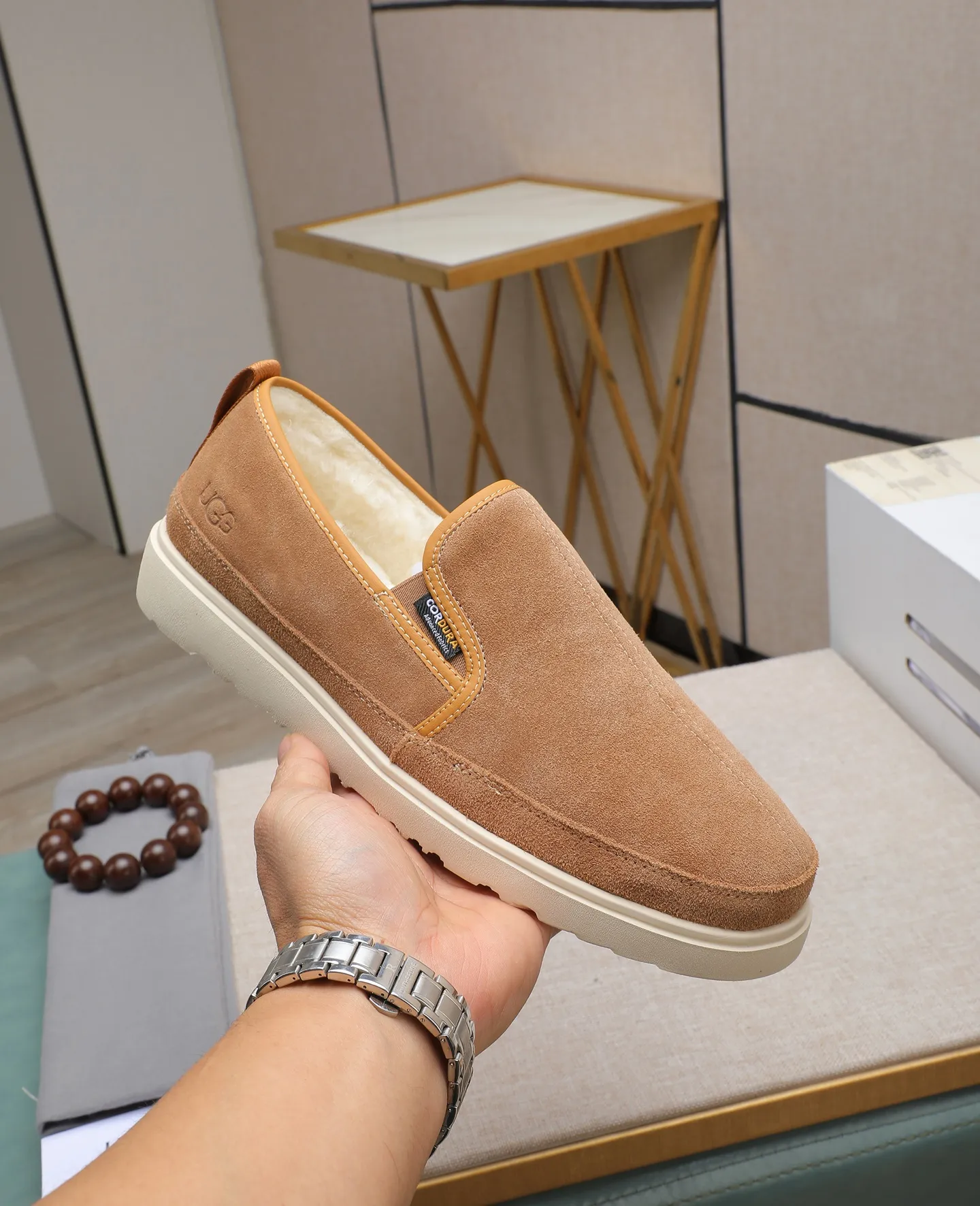 Men's men's shoes 💰560 (full genuine wool lining, 10% off for fake ones) Please note the quality of the original order and compare the thickness of the wool 🏮🏮 Popular UGG men's shoes from Australia's warm luxury brand, the official website is synchronized, Beckham men's style..., made of imported top-layer waxed cowhide, waxed toe box, Australian real wool velvet lining Carefully sewn...Imported rubber Martin boots outsole (comfortable, soft, wear-resistant) The quality is really great...Exquisite workmanship, you can't put it down at first sight, size 39-44 (38 45 custom-made)